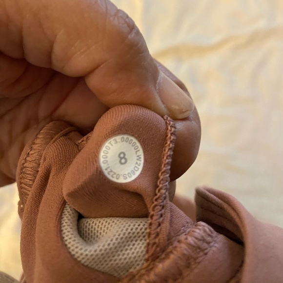 New Lululemon Nulu and Mesh Yoga Bra
Jewel Emboss Spiced Chai - Picture 9 of 9